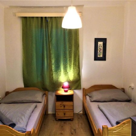 Eszterhazy Guesthouse Vac Bagian luar foto