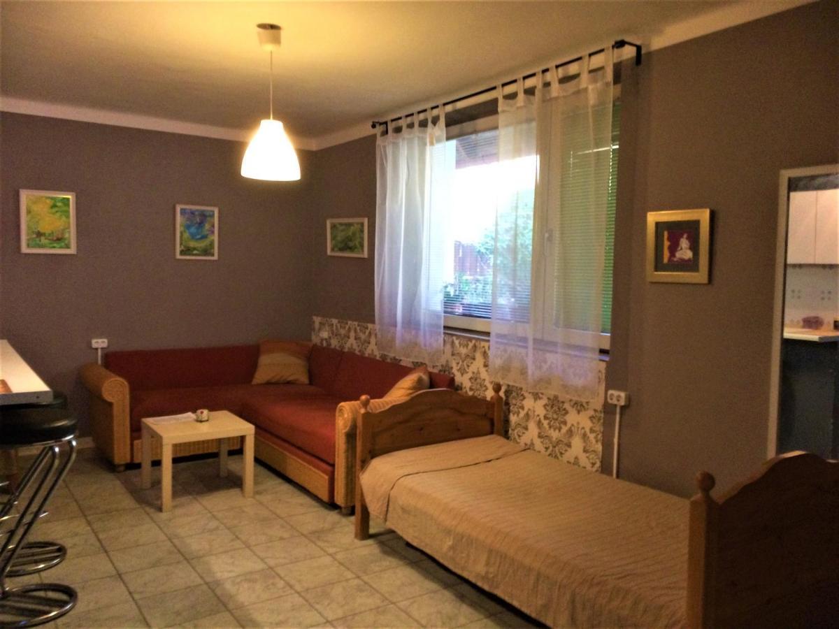 Eszterhazy Guesthouse Vac Bagian luar foto